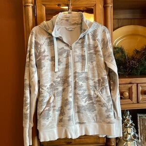 Athleta Triumph Hoodie Camo Size L